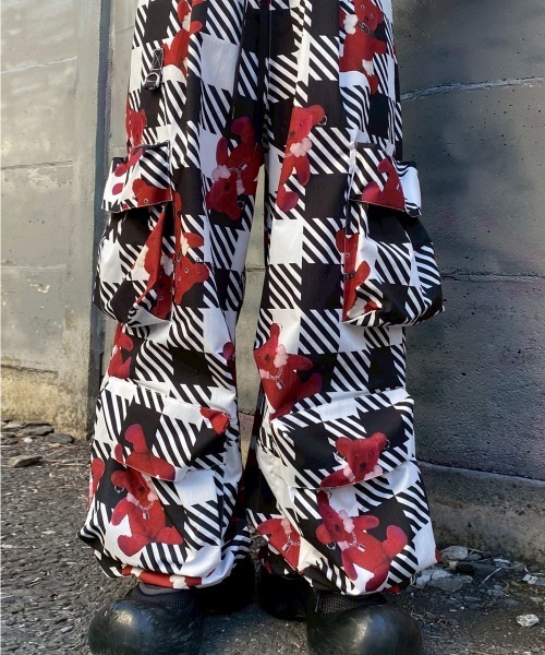 Candy Stripper（キャンディストリッパー）の「BROKEN BEAR CHECK PARACHUTE パンツ（カーゴパンツ・レディース・ベージュ/ブラック系その他/ブラック・FREE）」の3枚目の写真