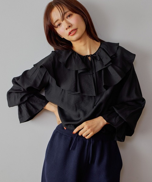 mysty woman（ミスティウーマン）の「フリルカラーブラウス　643336（シャツ/ブラウス・レディース・ベージュ/オフホワイト/ブラック・FREE）」の3枚目の写真
