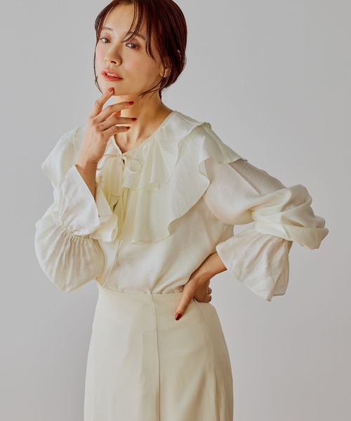 mysty woman（ミスティウーマン）の「フリルカラーブラウス　643336（シャツ/ブラウス・レディース・ベージュ/オフホワイト/ブラック・FREE）」の7枚目の写真