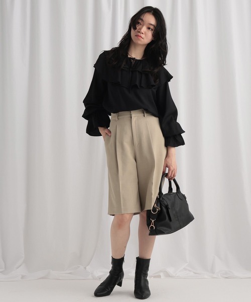 mysty woman（ミスティウーマン）の「フリルカラーブラウス　643336（シャツ/ブラウス・レディース・ベージュ/オフホワイト/ブラック・FREE）」の12枚目の写真