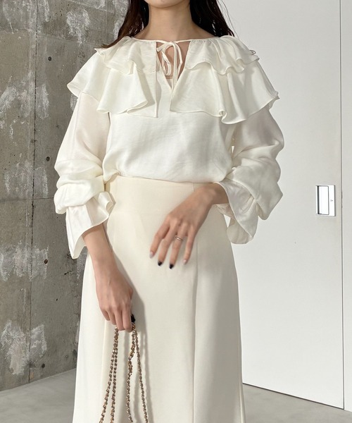 mysty woman（ミスティウーマン）の「フリルカラーブラウス　643336（シャツ/ブラウス・レディース・ベージュ/オフホワイト/ブラック・FREE）」の16枚目の写真