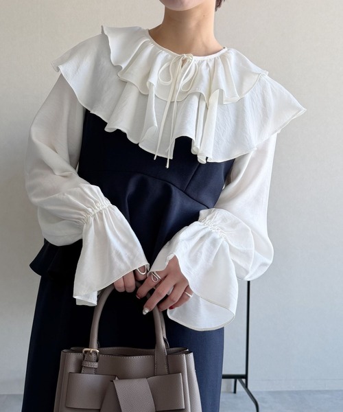 mysty woman（ミスティウーマン）の「フリルカラーブラウス　643336（シャツ/ブラウス・レディース・ベージュ/オフホワイト/ブラック・FREE）」の18枚目の写真