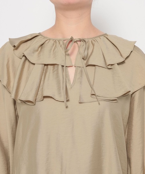 mysty woman（ミスティウーマン）の「フリルカラーブラウス　643336（シャツ/ブラウス・レディース・ベージュ/オフホワイト/ブラック・FREE）」の22枚目の写真