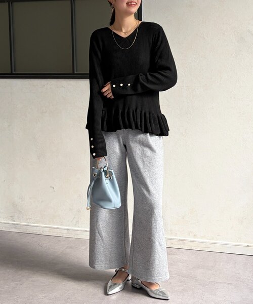 Chez toi(シェトワ)の「裾フリルニットプルオーバー(ニット/セーター・レディース・グレー/ブラック/ブルー系その他・FREE)」の9枚目の写真