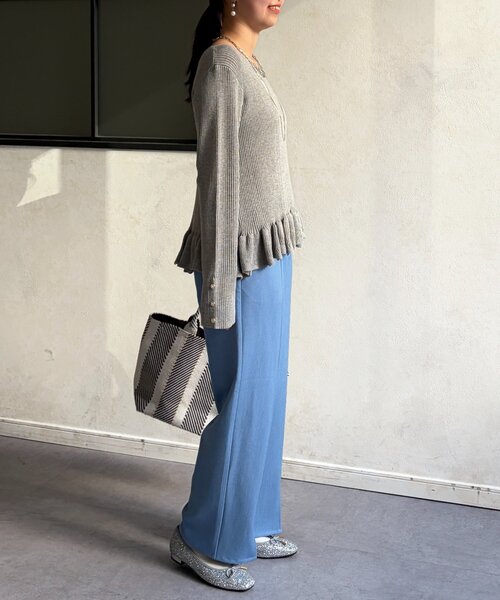 Chez toi(シェトワ)の「裾フリルニットプルオーバー(ニット/セーター・レディース・グレー/ブラック/ブルー系その他・FREE)」の19枚目の写真