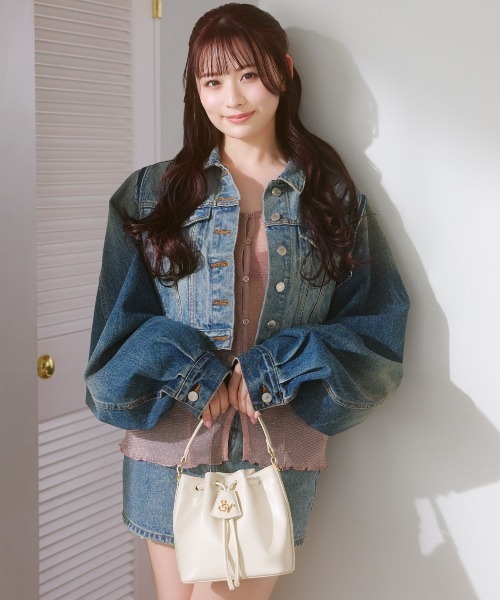 SAMANTHAVEGA（サマンサベガ）の「ロゴ金具巾着バッグ（ショルダーバッグ・レディース・ダルブルー系/ピンク/イエロー/オフホワイト/ブラック・FREE）」の3枚目の写真