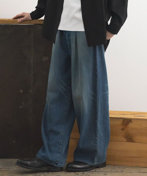 CRAFT STANDARD BOUTIQUE(クラフトスタンダードブティック)の「ワイドストレートデニムパンツ(デニムパンツ・メンズ・ライトインディゴブルー/ブラック・S/M/L)」の3枚目の写真
