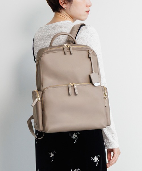 Jewelna Rose(ジュエルナローズ)の「フレイヤ・リュック エアリィ ワイド A4/13.3インチPC収納 16264(バックパック/リュック・レディース・ブラック/グレイッシュベージュ/ライトピンク/ブラック×ブラック・FREE)」の3枚目の写真