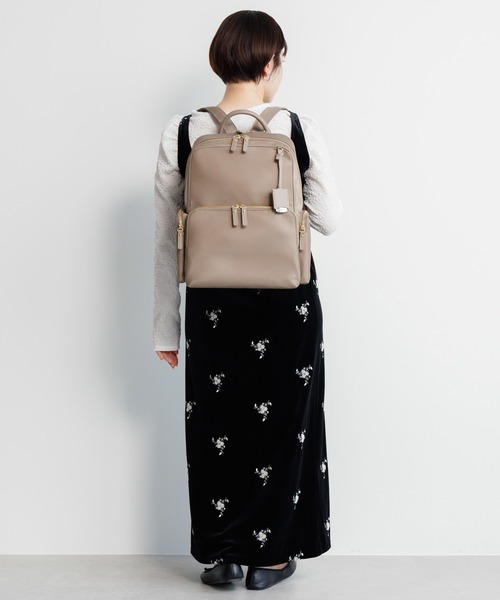 Jewelna Rose(ジュエルナローズ)の「フレイヤ・リュック エアリィ ワイド A4/13.3インチPC収納 16264(バックパック/リュック・レディース・ブラック/グレイッシュベージュ/ライトピンク/ブラック×ブラック・FREE)」の10枚目の写真