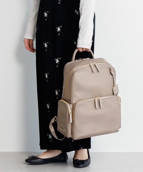 Jewelna Rose(ジュエルナローズ)の「フレイヤ・リュック エアリィ ワイド A4/13.3インチPC収納 16264(バックパック/リュック・レディース・ブラック/グレイッシュベージュ/ライトピンク/ブラック×ブラック・FREE)」の12枚目の写真