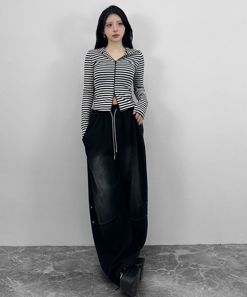 FOLLOWIN（フォロウィン）の「ボーダーフィットジップフーディーパーカー（パーカー・レディース・ホワイト・FREE）」の3枚目の写真