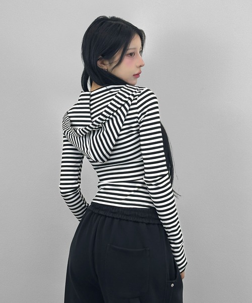 FOLLOWIN（フォロウィン）の「ボーダーフィットジップフーディーパーカー（パーカー・レディース・ホワイト・FREE）」の13枚目の写真