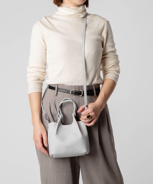 GIANNI CHIARINI（ジャンニ キアリーニ）の「GIANNI CHIARINI DUA XS ジャンニ キアリーニ デュア ハンドバッグ（ハンドバッグ・レディース・ホワイト系1/ネイビー/ブラック系・FREE）」の2枚目の写真