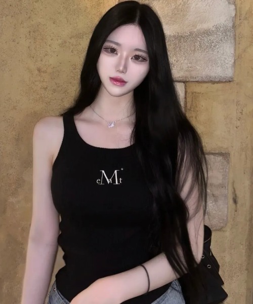 MUCENT（ムセント）の「◇MUCENT◇ブランド直輸入正規品/BACK DETAIL SIGNATURE SLEEVELESS バックディテールシグネチャースリーブレスゴルジタンクトップ（タンクトップ・レディース・ブラック/ホワイト・FREE）」の5枚目の写真