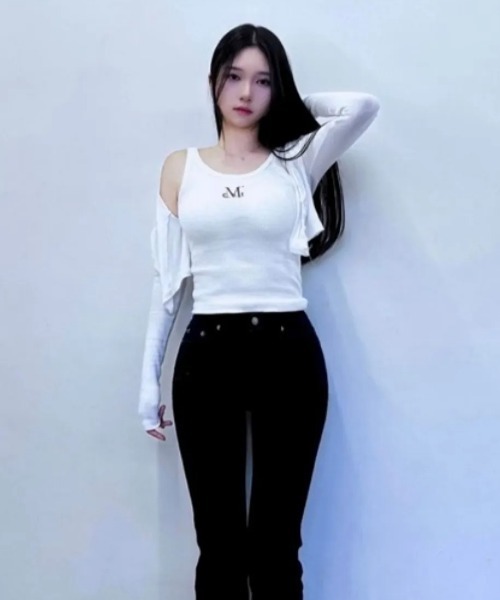 MUCENT（ムセント）の「◇MUCENT◇ブランド直輸入正規品/BACK DETAIL SIGNATURE SLEEVELESS バックディテールシグネチャースリーブレスゴルジタンクトップ（タンクトップ・レディース・ブラック/ホワイト・FREE）」の17枚目の写真