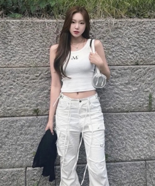 MUCENT（ムセント）の「◇MUCENT◇ブランド直輸入正規品/BACK DETAIL SIGNATURE SLEEVELESS バックディテールシグネチャースリーブレスゴルジタンクトップ（タンクトップ・レディース・ブラック/ホワイト・FREE）」の18枚目の写真