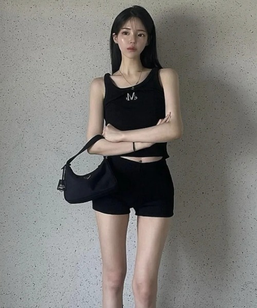 MUCENT（ムセント）の「◇MUCENT◇ブランド直輸入正規品/BACK DETAIL SIGNATURE SLEEVELESS バックディテールシグネチャースリーブレスゴルジタンクトップ（タンクトップ・レディース・ブラック/ホワイト・FREE）」の13枚目の写真