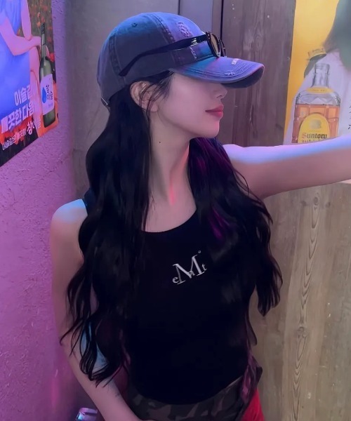 MUCENT（ムセント）の「◇MUCENT◇ブランド直輸入正規品/BACK DETAIL SIGNATURE SLEEVELESS バックディテールシグネチャースリーブレスゴルジタンクトップ（タンクトップ・レディース・ブラック/ホワイト・FREE）」の6枚目の写真