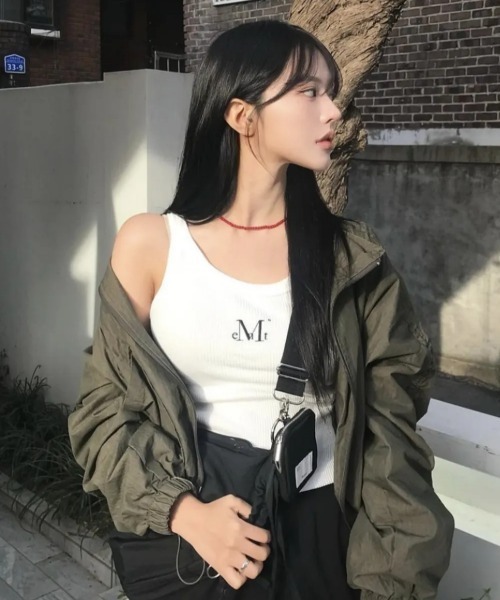 MUCENT（ムセント）の「◇MUCENT◇ブランド直輸入正規品/BACK DETAIL SIGNATURE SLEEVELESS バックディテールシグネチャースリーブレスゴルジタンクトップ（タンクトップ・レディース・ブラック/ホワイト・FREE）」の10枚目の写真