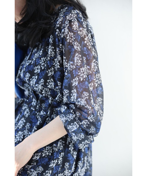 cawaii(カワイイ)の「揺らめく花のシフォンワンピース(ワンピース・レディース・ネイビー・M~L/LL~3L)」の4枚目の写真