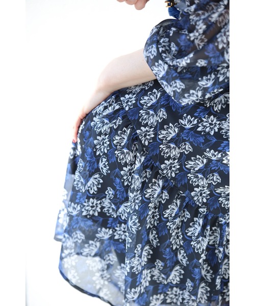 cawaii(カワイイ)の「揺らめく花のシフォンワンピース(ワンピース・レディース・ネイビー・M~L/LL~3L)」の10枚目の写真