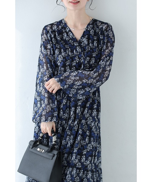 cawaii(カワイイ)の「揺らめく花のシフォンワンピース(ワンピース・レディース・ネイビー・M~L/LL~3L)」の2枚目の写真