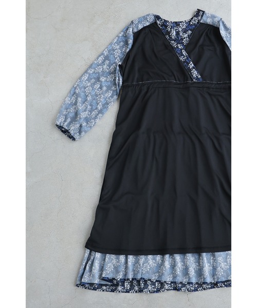 cawaii(カワイイ)の「揺らめく花のシフォンワンピース(ワンピース・レディース・ネイビー・M~L/LL~3L)」の3枚目の写真