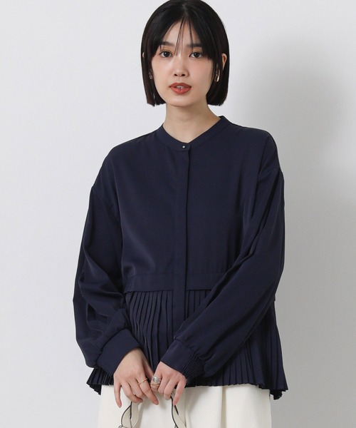 Gready Brilliant(グレディブリリアン)の「ツイル裾プリーツバンドカラーブラウス(シャツ/ブラウス・レディース・ネイビー/オフホワイト・FREE)」の17枚目の写真