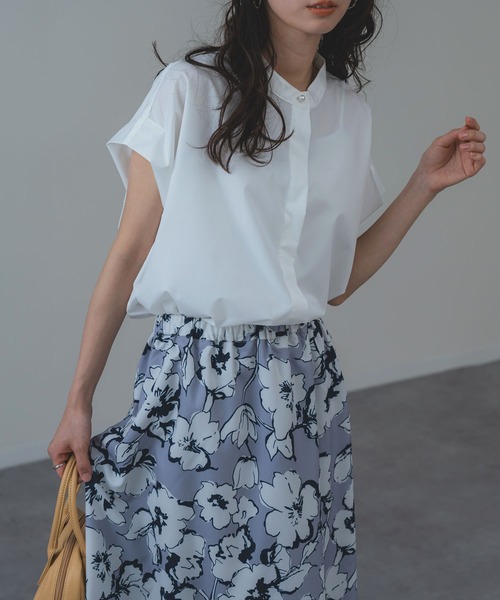 ANNA LUNA(アンナルナ)の「【ANNA LUNA】 ゆったりシルエット の フレンチスリーブ バンドカラー ブラウス(シャツ/ブラウス・レディース・オフホワイト/ブルー/ベージュ/ネイビー・MEDIUM)」の2枚目の写真