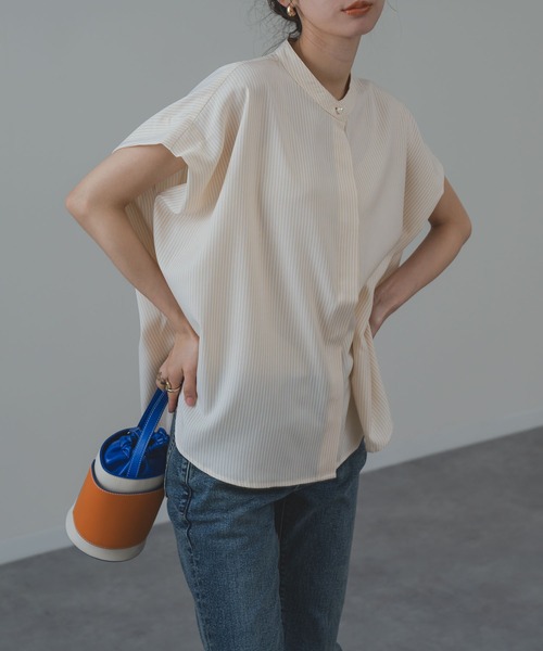 ANNA LUNA(アンナルナ)の「【ANNA LUNA】 ゆったりシルエット の フレンチスリーブ バンドカラー ブラウス(シャツ/ブラウス・レディース・オフホワイト/ブルー/ベージュ/ネイビー・MEDIUM)」の9枚目の写真