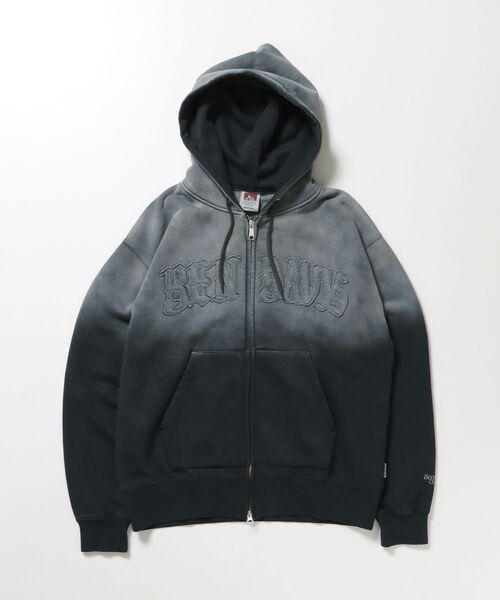 BEN DAVIS(ベンデイビス)の「【BEN DAVIS(ベンデイビス)】LETTERS FADED ZIP HOODIE / 共布ワッペン フーディ ダブルジップ 刺繍 ヘビーウェイト ジップパーカー 裏起毛 ≪セットアップ着用可能≫(パーカー・メンズ・ブラック系その他/ブラック・MEDIUM/LARGE)」の1枚目の写真