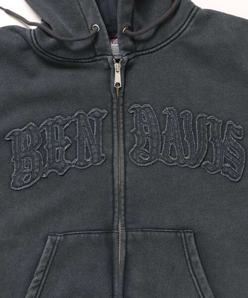 BEN DAVIS(ベンデイビス)の「【BEN DAVIS(ベンデイビス)】LETTERS FADED ZIP HOODIE / 共布ワッペン フーディ ダブルジップ 刺繍 ヘビーウェイト ジップパーカー 裏起毛 ≪セットアップ着用可能≫(パーカー・メンズ・ブラック系その他/ブラック・MEDIUM/LARGE)」の6枚目の写真