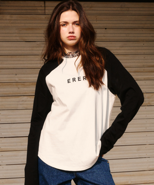 ERER(エルエル)の「Logo Raglan long-sleeved T-shirt Black(Tシャツ/カットソー・レディース・ブラック・F)」の2枚目の写真