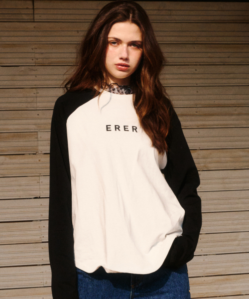 ERER(エルエル)の「Logo Raglan long-sleeved T-shirt Black(Tシャツ/カットソー・レディース・ブラック・F)」の4枚目の写真