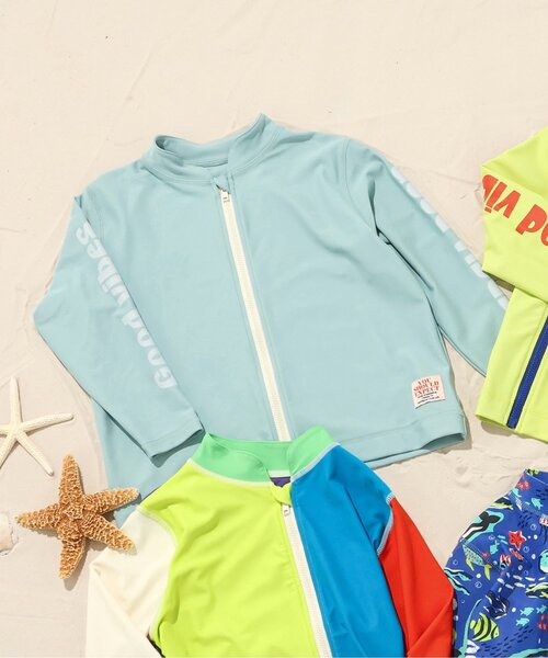 BREEZE(ブリーズ)の「【UVカット】わくわく前開きラッシュガード(ラッシュガード・キッズ・レインボー/ライム/ブラック/アイボリー/サックスブルー/ブルー・80/90/100/110/120/130/140/150)」の4枚目の写真