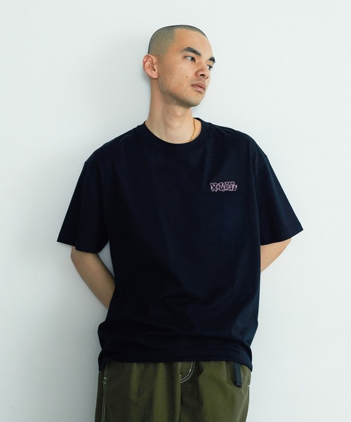 XLARGE(エクストララージ)の「GRAFFITI OG S/S TEE(Tシャツ/カットソー・メンズ・マスタード/ホワイト/ネイビー/ブラック・S/M/L/XL)」の22枚目の写真