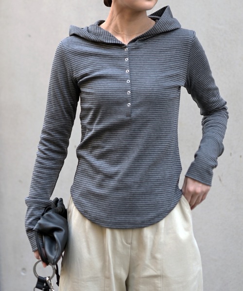 Marient（マリエント）の「ボーダーフーディーTOPS（Tシャツ/カットソー・レディース・ホワイト/グレー・FREE）」の3枚目の写真