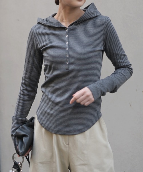 Marient（マリエント）の「ボーダーフーディーTOPS（Tシャツ/カットソー・レディース・ホワイト/グレー・FREE）」の6枚目の写真