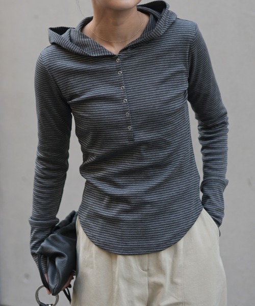 Marient（マリエント）の「ボーダーフーディーTOPS（Tシャツ/カットソー・レディース・ホワイト/グレー・FREE）」の8枚目の写真