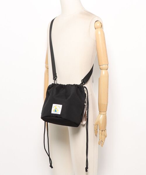 SAC'S BARJean（サックスバージーン）の「【Curious George/おさるのジョージ】巾着バッグ（ショルダーバッグ・レディース・ブラック・FREE）」の2枚目の写真