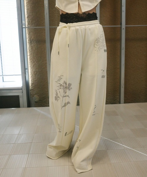 Ameri（アメリ）の「GRAPHIC ART SWEAT PANTS（スウェットパンツ