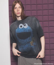 MAISON SPECIAL（メゾンスペシャル）の「《UNISEX》【MOVIE SERIES】「SESAME STREET」- Cookie Monster - Prime-Over Crew Neck Short Sleeve T-Shirt 「セサミストリート」-クッキーモンスター-プライムオーバークルーネックショートスリーブTシャツ【MAISON SPECIAL メゾンスペシャル】（Tシャツ/カットソー）」