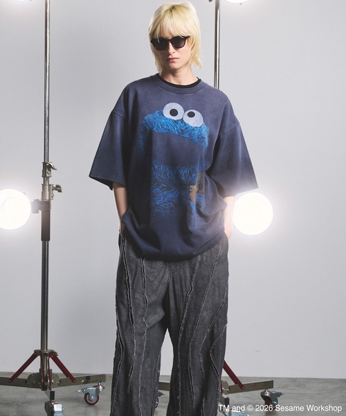 MAISON SPECIAL(メゾンスペシャル)の「《UNISEX》【MOVIE SERIES】「SESAME STREET」- Cookie Monster - Prime-Over Crew Neck Short Sleeve T-Shirt/「セサミストリート」-クッキーモンスター-プライムオーバークルーネックショートスリーブTシャツ【MAISON SPECIAL/メゾンスペシャル】(Tシャツ/カットソー・メンズ・ブラック/ネイビー・0/1/2)」の14枚目の写真
