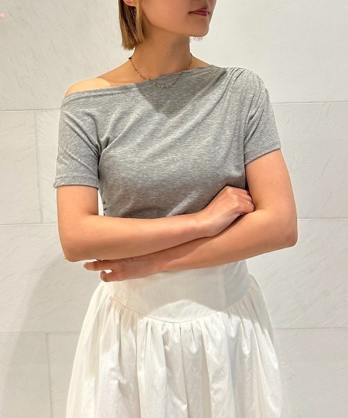 ACYM(アシーム)の「ドレープラインTシャツ(Tシャツ/カットソー・レディース・ブルー/グレー/ベージュ・FREE)」の2枚目の写真