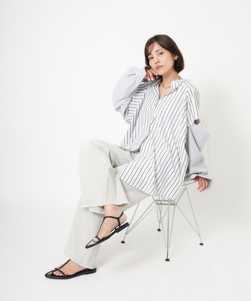 Floran(フローラン)の「2WAYスリーブストライプデザインシャツ(シャツ/ブラウス・レディース・ベージュ/サックスブルー/オフホワイト・FREE)」の2枚目の写真