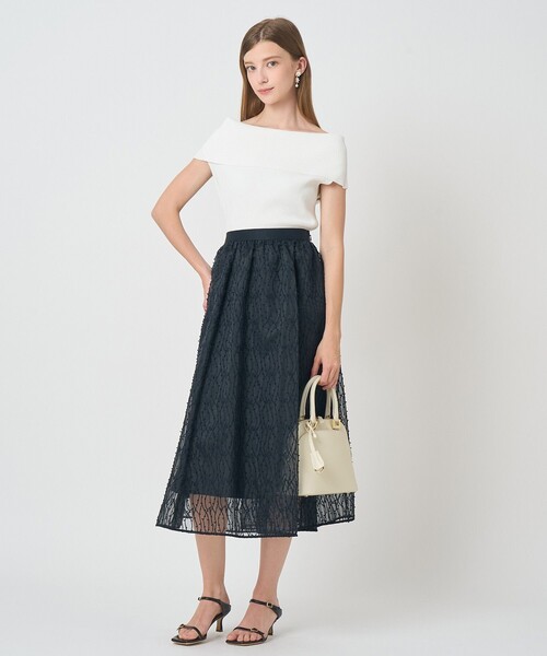 ANAYI(アナイ)の「コーラルリーフ刺繍フレア スカート〈セットアップ対応商品〉(スカート・レディース・ベージュ/ネイビー・38/36)」の8枚目の写真
