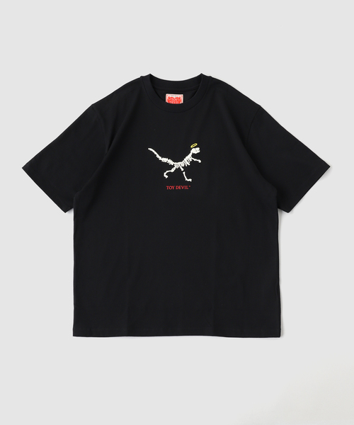 WISM(ウィズム)の「TOY DEVIL / トイデビル Tee-Keychain Dinosaur(Tシャツ/カットソー・メンズ・ブラック/カーキ・2/3)」の1枚目の写真