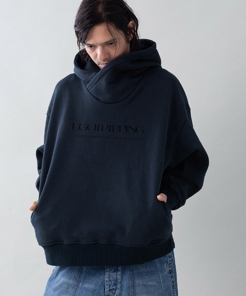 EGO TRIPPING(エゴトリッピング)の「mpa4148-COWL-WOOL SWEAT PARKA print スウェットパーカー(666709)(パーカー・メンズ・ネイビー/ブラック/グレイッシュベージュ・48/46)」の3枚目の写真