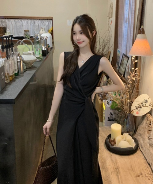 Aelina(エリナ)の「デザインVネックリボンワンピース(ワンピース・レディース・イエロー/ブラック・FREE)」の8枚目の写真
