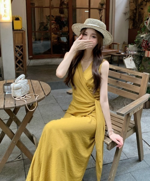 Aelina(エリナ)の「デザインVネックリボンワンピース(ワンピース・レディース・イエロー/ブラック・FREE)」の18枚目の写真